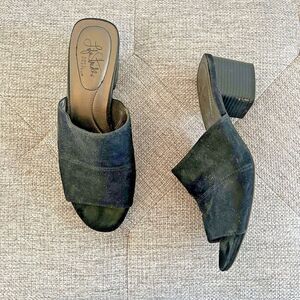 VTG Velvet Fabric Black 90s Slip on stacked chunky heel Mules‎ sz 7.5 boho
